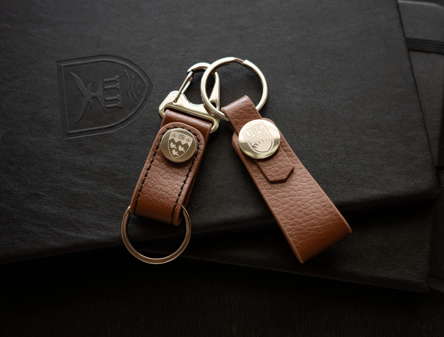 CARABINER LEATHER KEYCHAIN